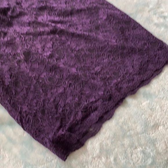 3/$25 Banana Republic lace skirt - Picture 3 of 6